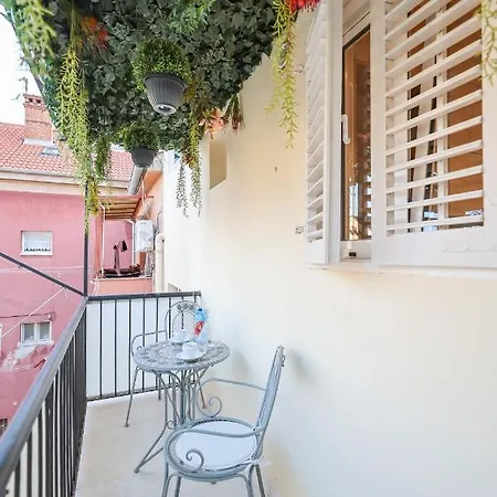 Golden Sea Organ Apartment