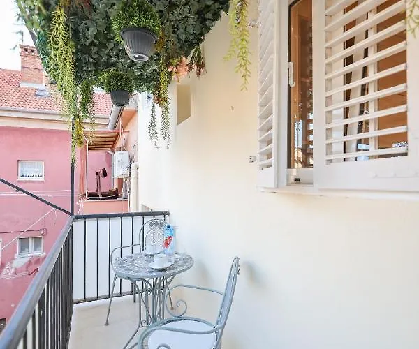 Golden Sea Organ Apartment